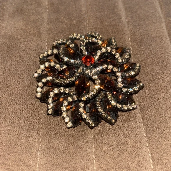 Beautiful brown stone with yellow stone detailing.Red-orange center stone brooch - Picture 3 of 4